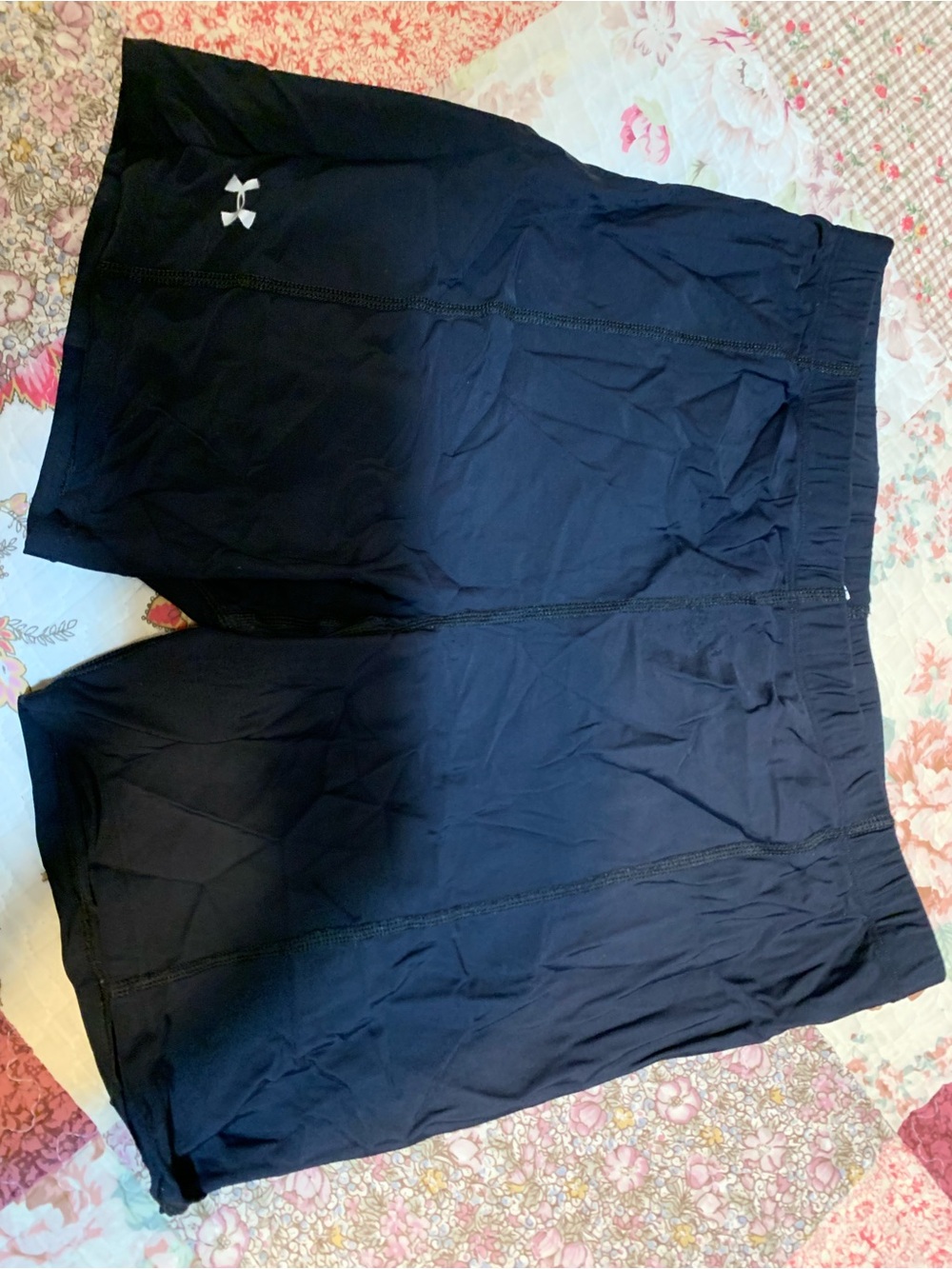 Under Armour Women’s size XL  Black Athletic Training Shortstt